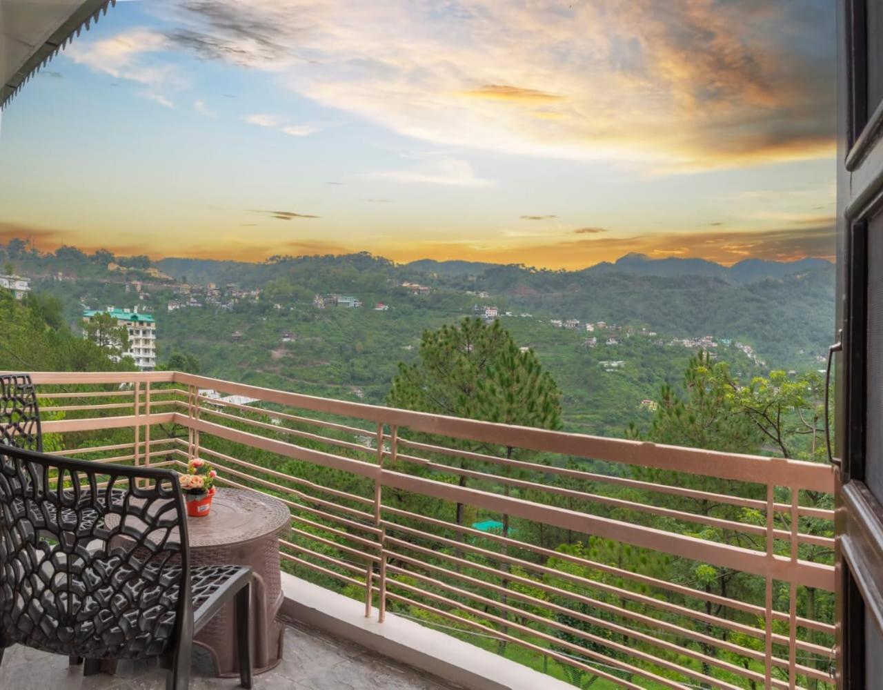 Host Jatin Kasauli Pine Villa 7Oi827O7O3 Exterior photo
